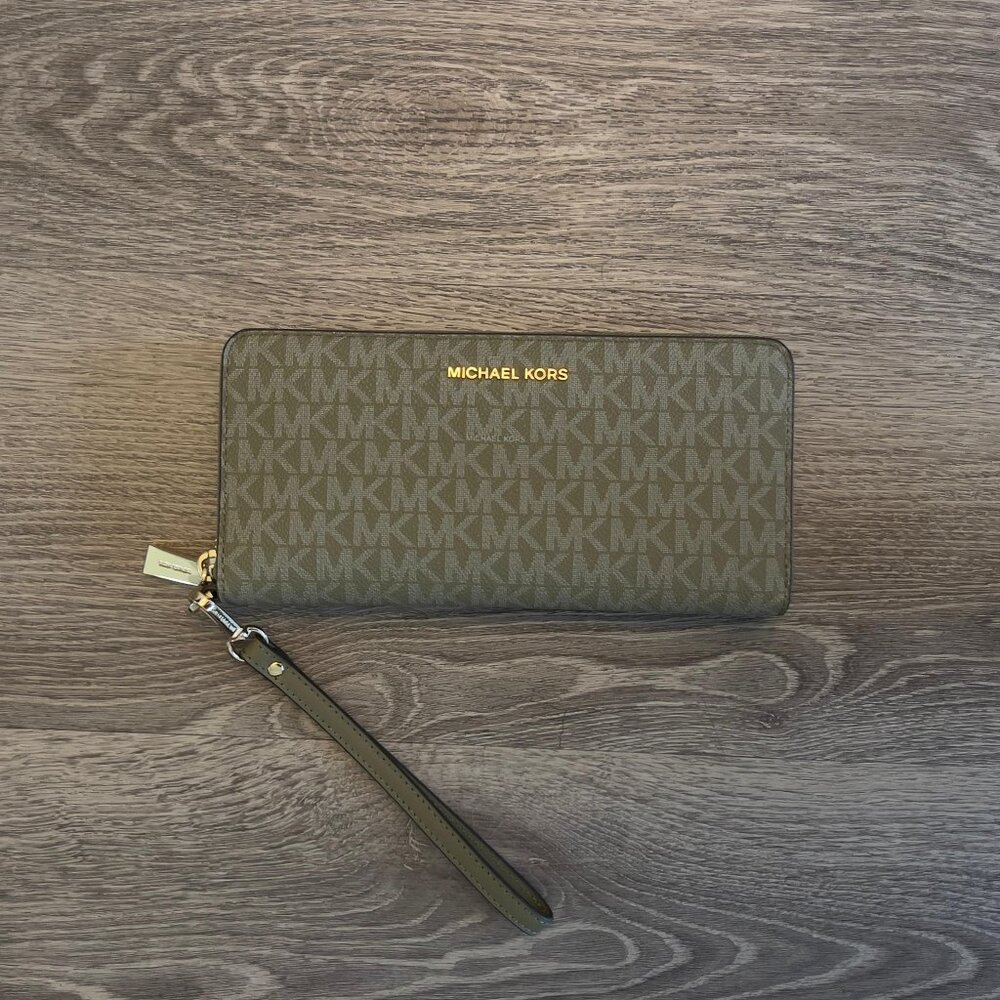 Michael Kors Large Logo Continental Wallet – Safari Green